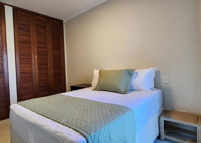 Flats Capitania Varam Pitangueiras Guarujá